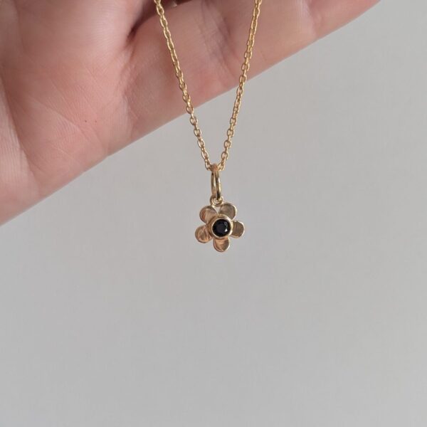 Secret Garden Daisy Pendant - Black Spinel